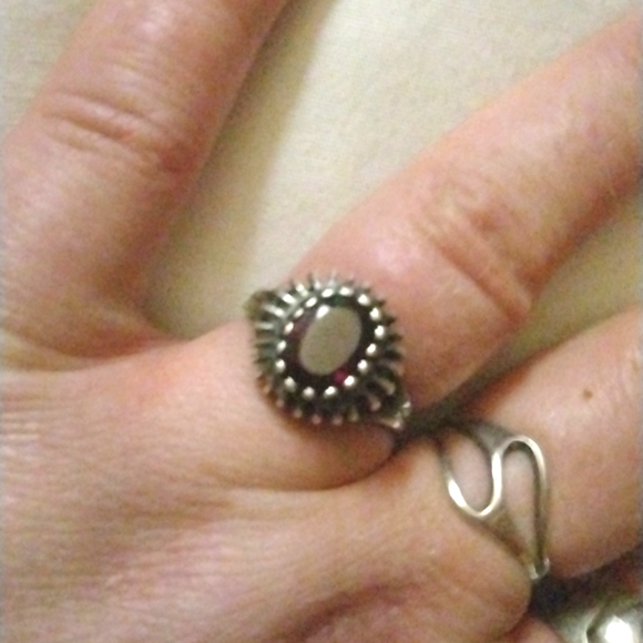 Sterling silver ruby ring - Picture 1 of 3